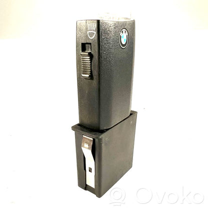 Портативный фонарик в бардачке