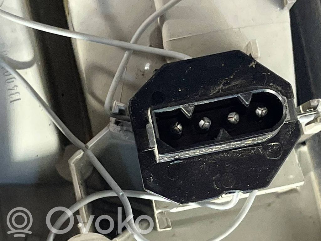 Aizmugurējais lukturis pārsegā