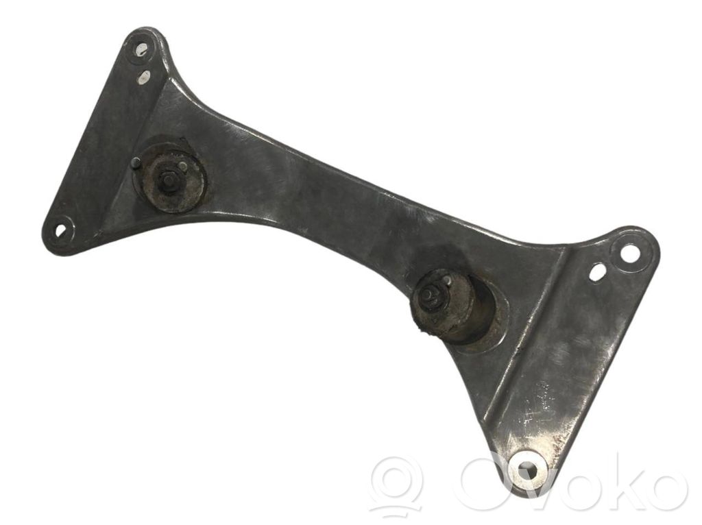 Pārnesumkārbas stiprinājuma kronšteins