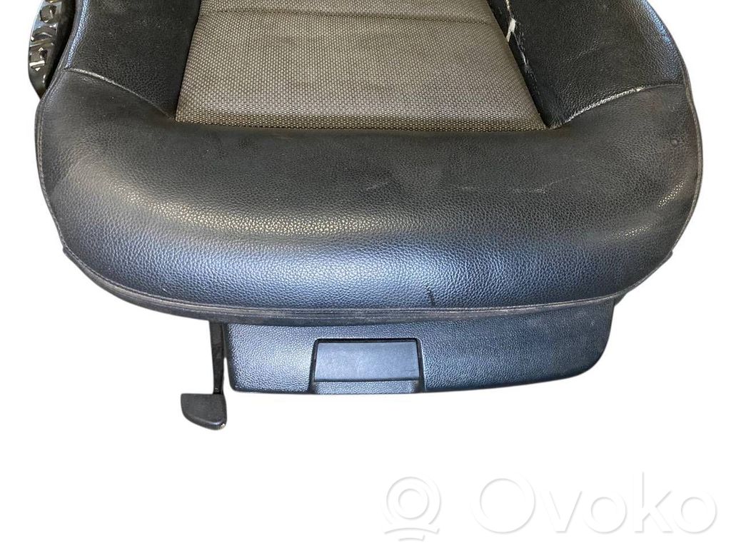 Sēdekļu komplekts