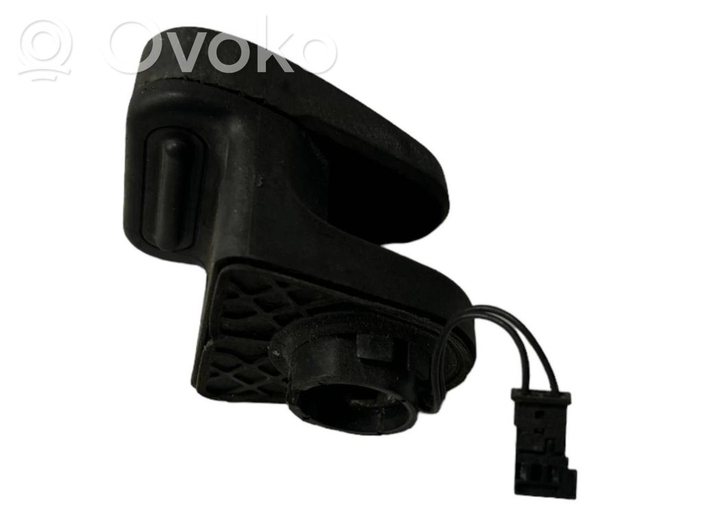 Aizmugurējā stikla aizmugurējā stikla atvēršanas rokturis