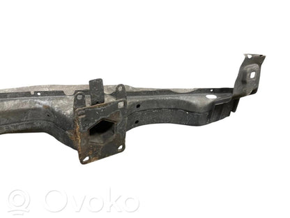 Priekšpusē bampera sija / balka