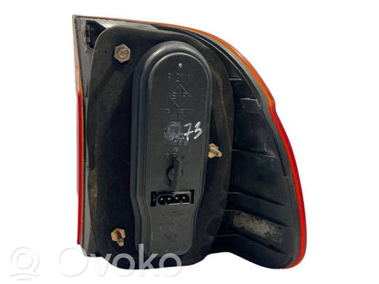 Aizmugurējais lukturis virsbūvē