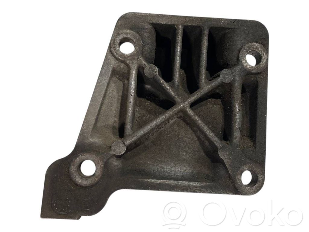 Dzinēja nostiprināšanas stiprinājums-kronšteins