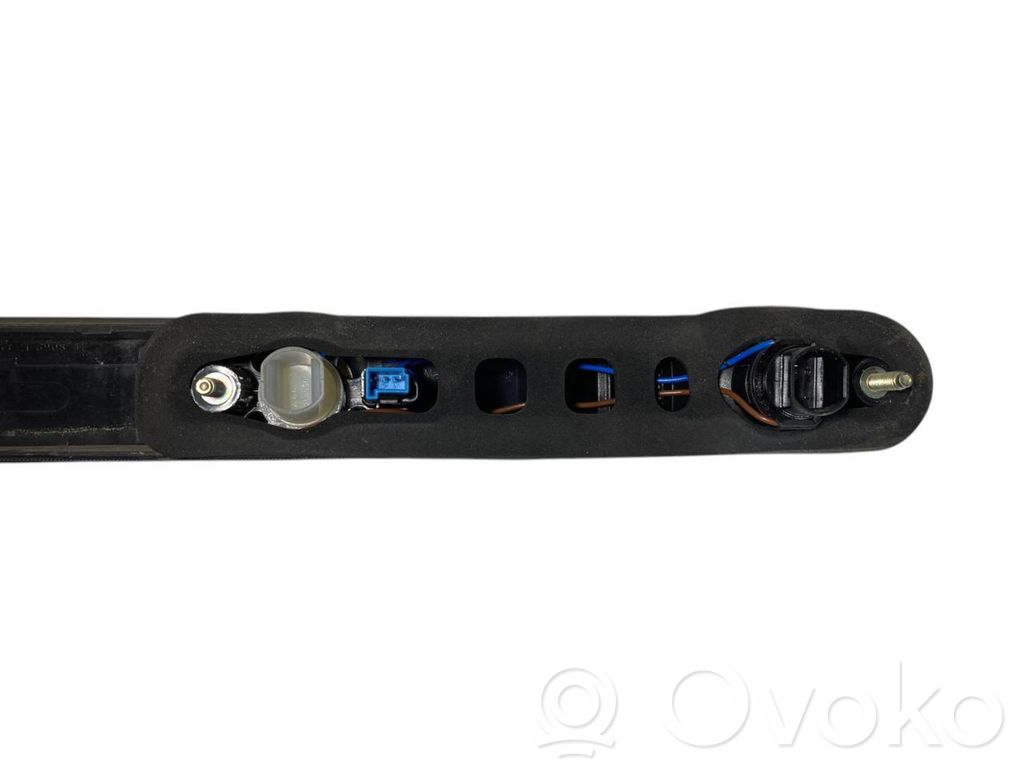 Полоса освещения номерного знака багажника