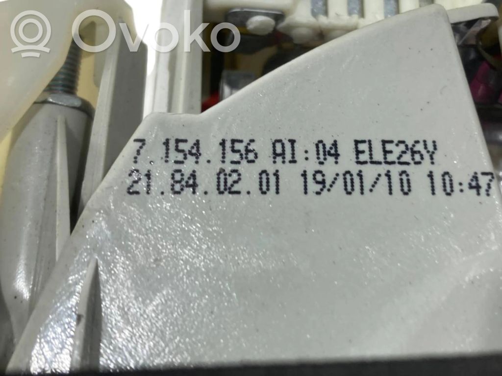 Aizmugurējais lukturis pārsegā