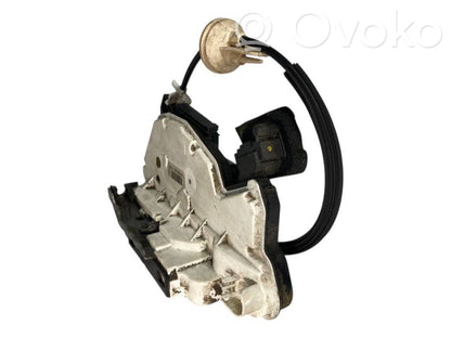 Priekšpusē slēdzene