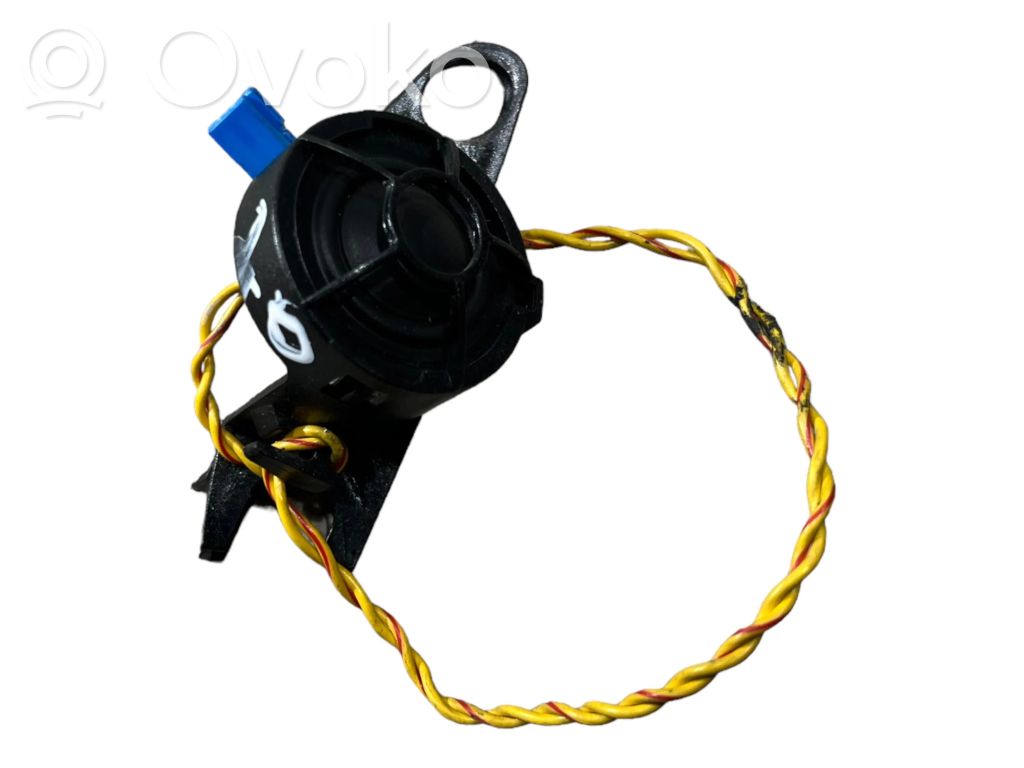 Augsto frekvenču skaļrunis (-i) priekšējās durvīs