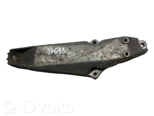 Engine mounting bracket