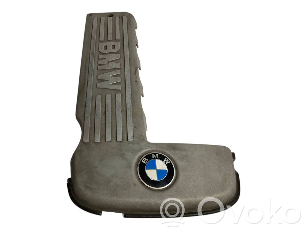 Dzinēja pārsegs (dekoratīva apdare)