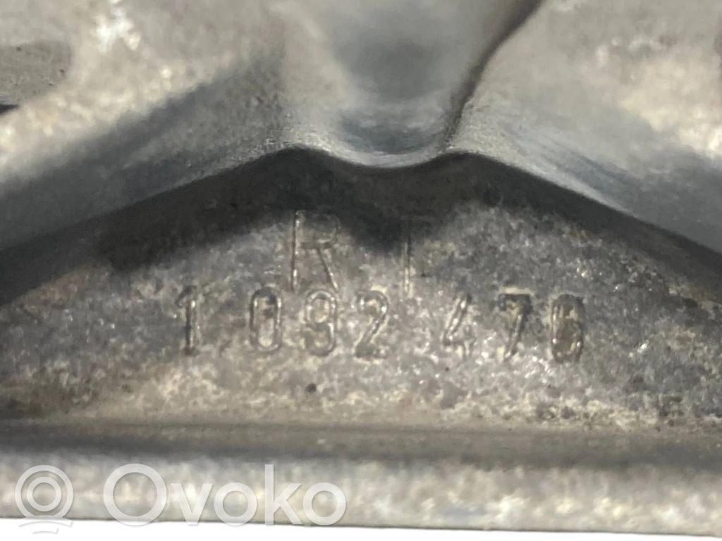 Transmission mounting bracket