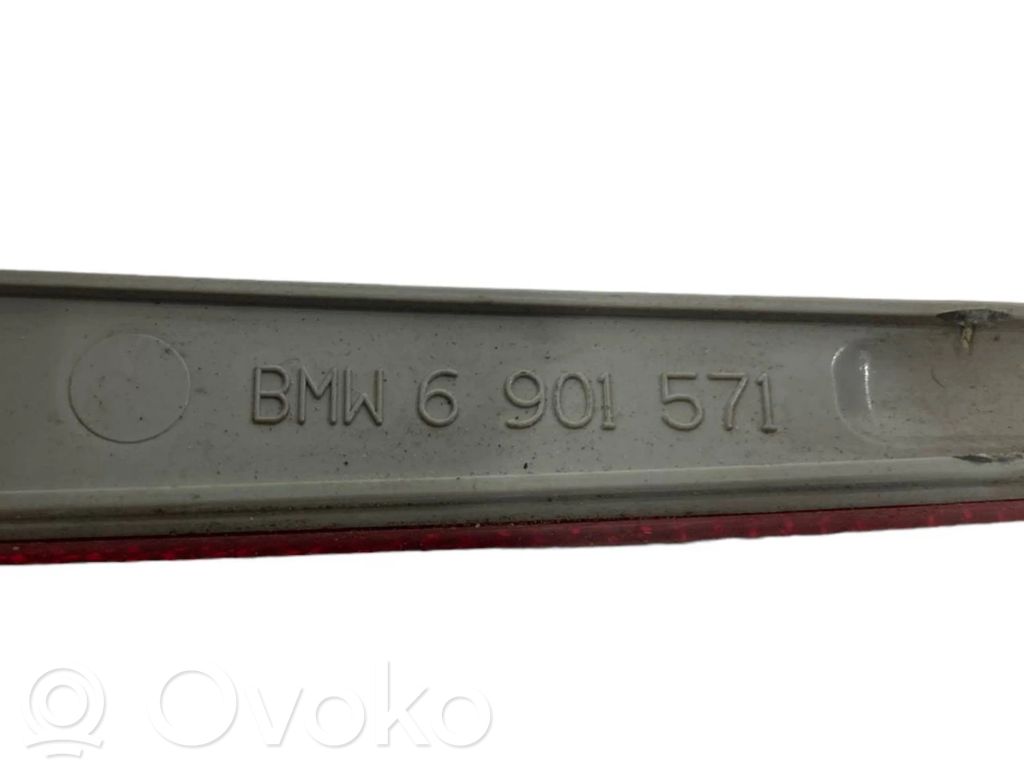 Aizmugurē atstarotājs