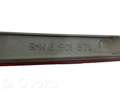 Aizmugurē atstarotājs