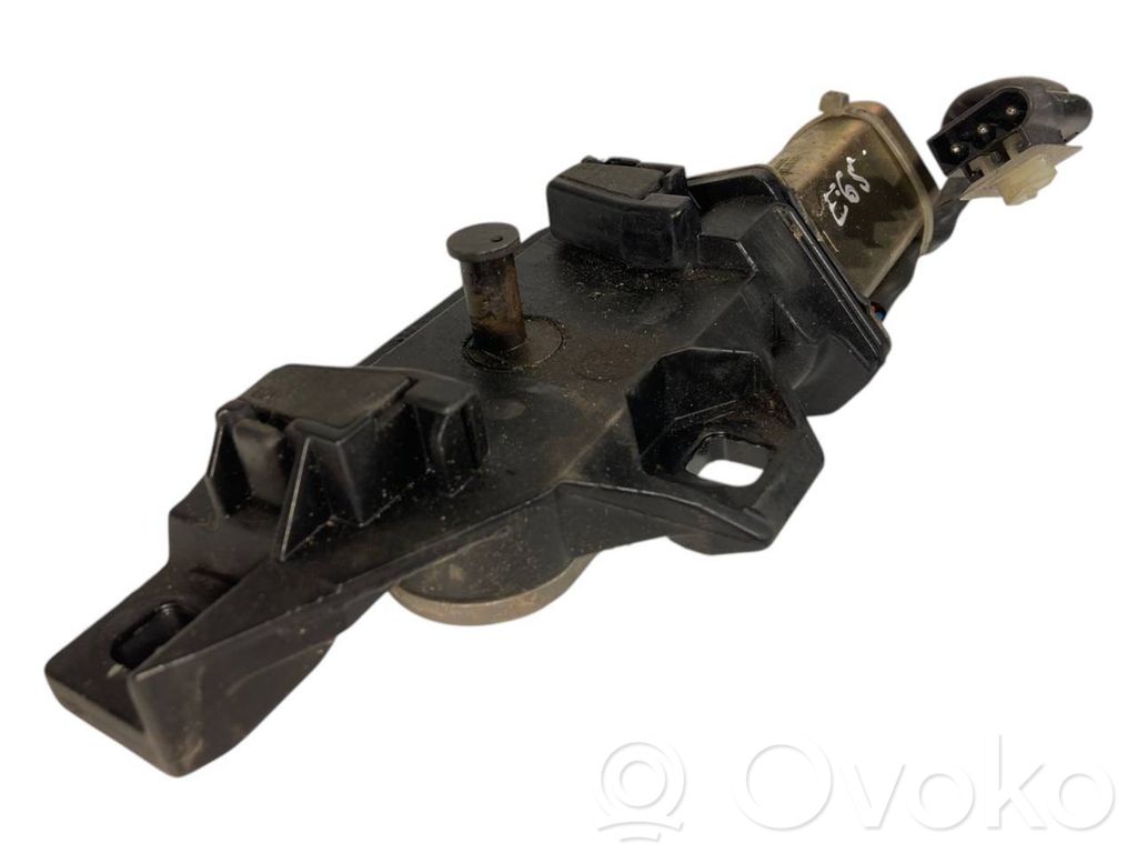 Aizmugurējā pārsega pievilcējs