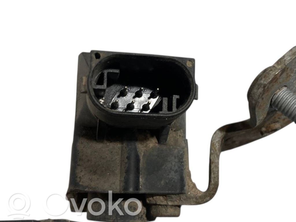 Augstuma sensors (priekšējo lukturu)
