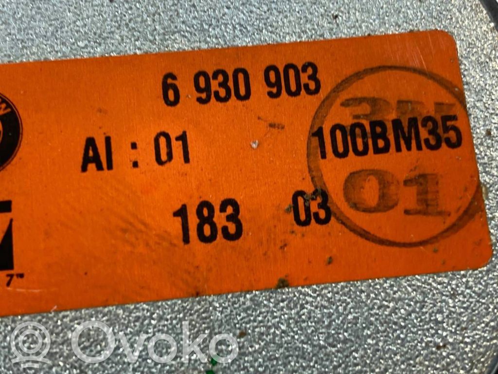 Динамик(и) в передней двери