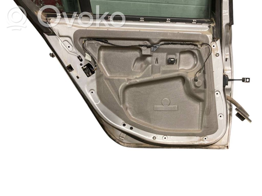 Задняя дверь