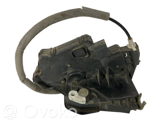 Priekšpusē slēdzene