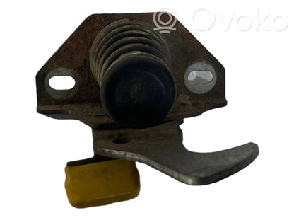 Петля замка капота двигателя