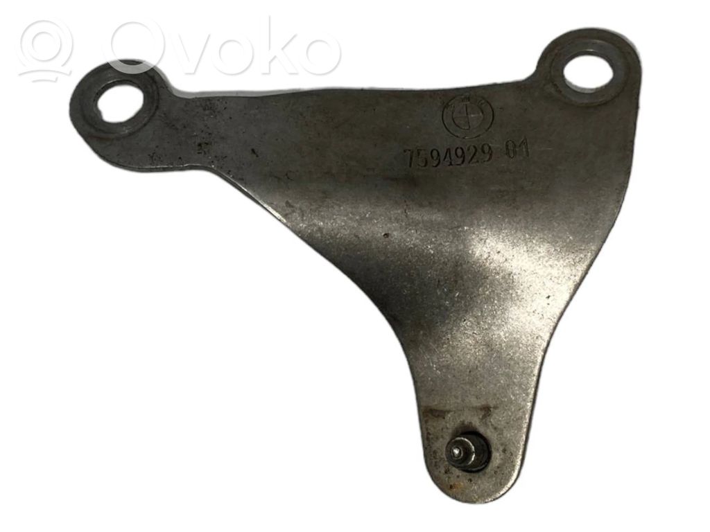 Izpūtēja turētājs