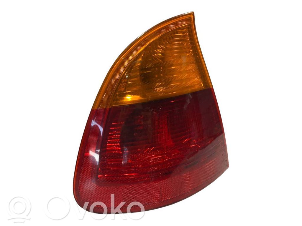 Aizmugurējais lukturis virsbūvē