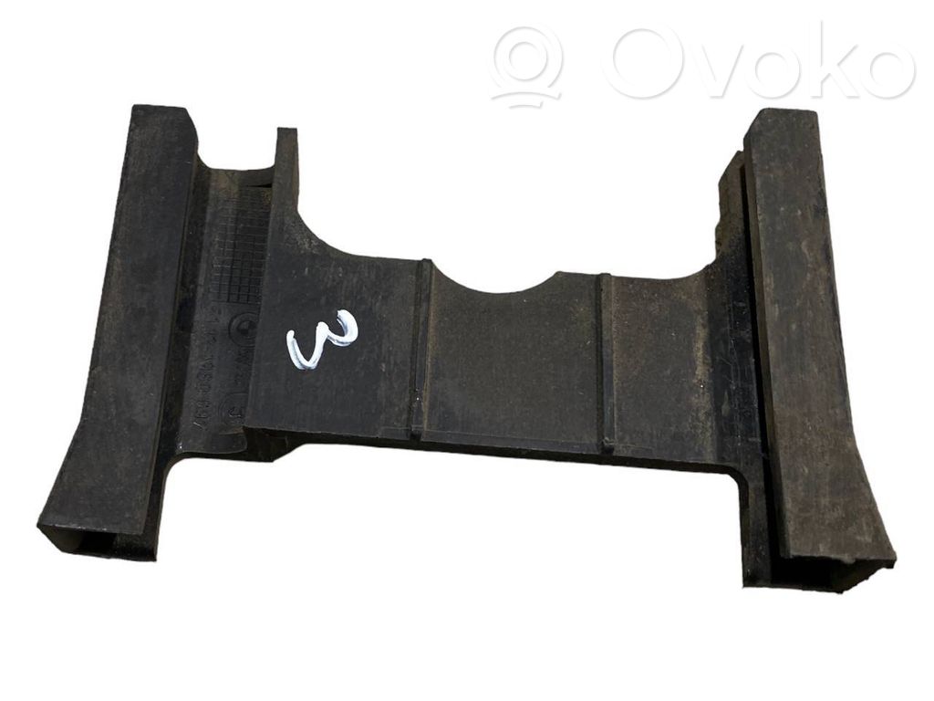 Rear bumper mounting bracket