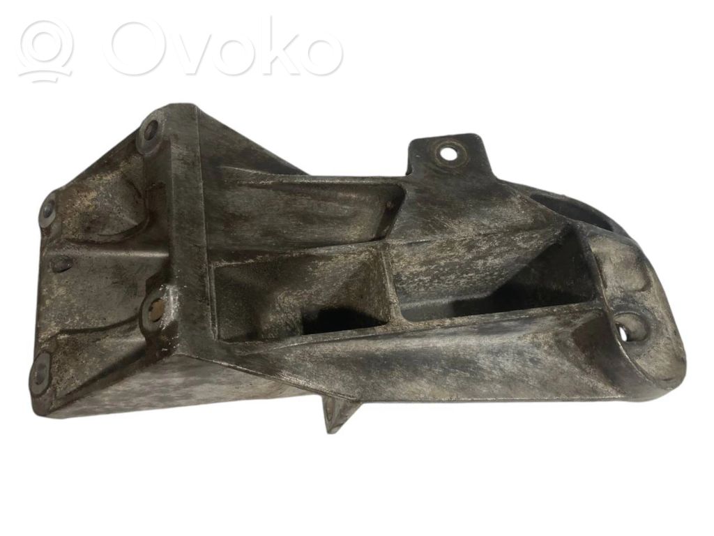 Dzinēja nostiprināšanas stiprinājums-kronšteins