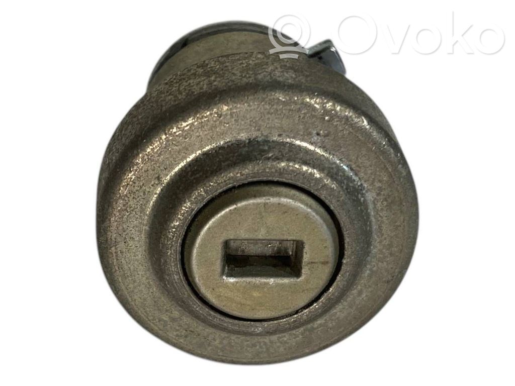 Замок задней крышки