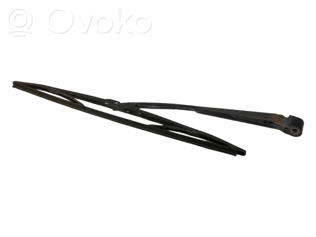 Aizmugurējā loga tīrītāja kājiņa