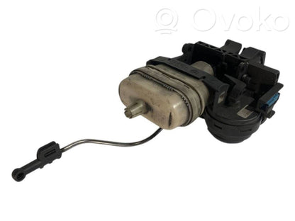 Aizmugurējā pārsega slēdzene