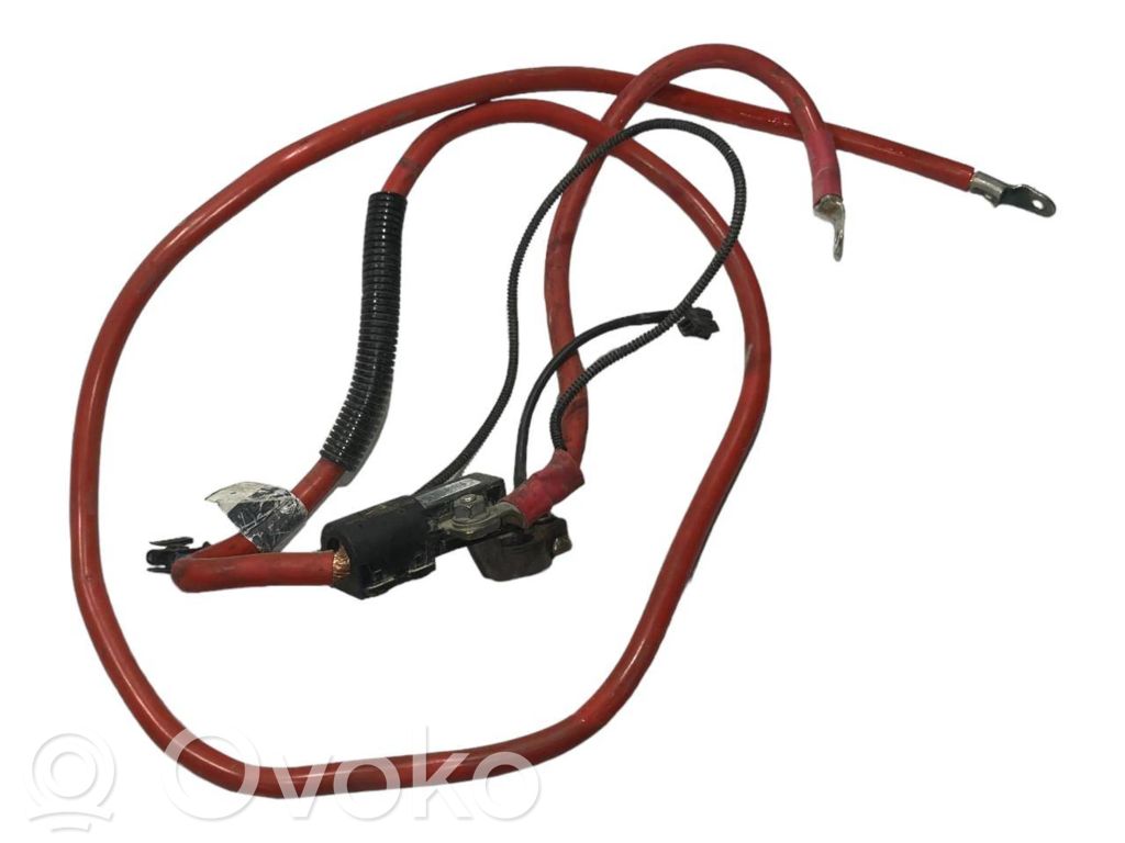 Положительный провод (аккумулятор)