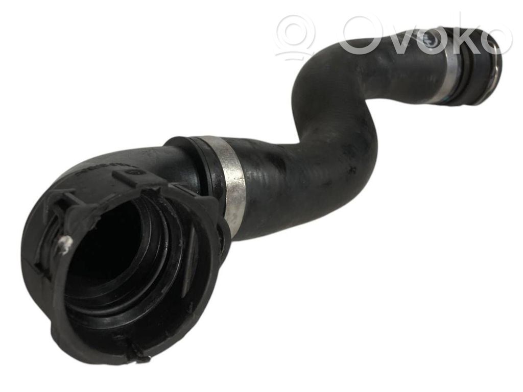 Caurulīte (-es) / šļūtene (-es)