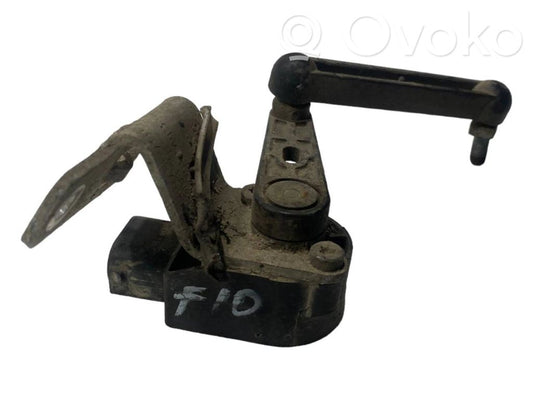 Augstuma sensors (priekšējo lukturu)