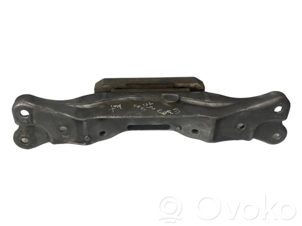 Transmission mounting bracket