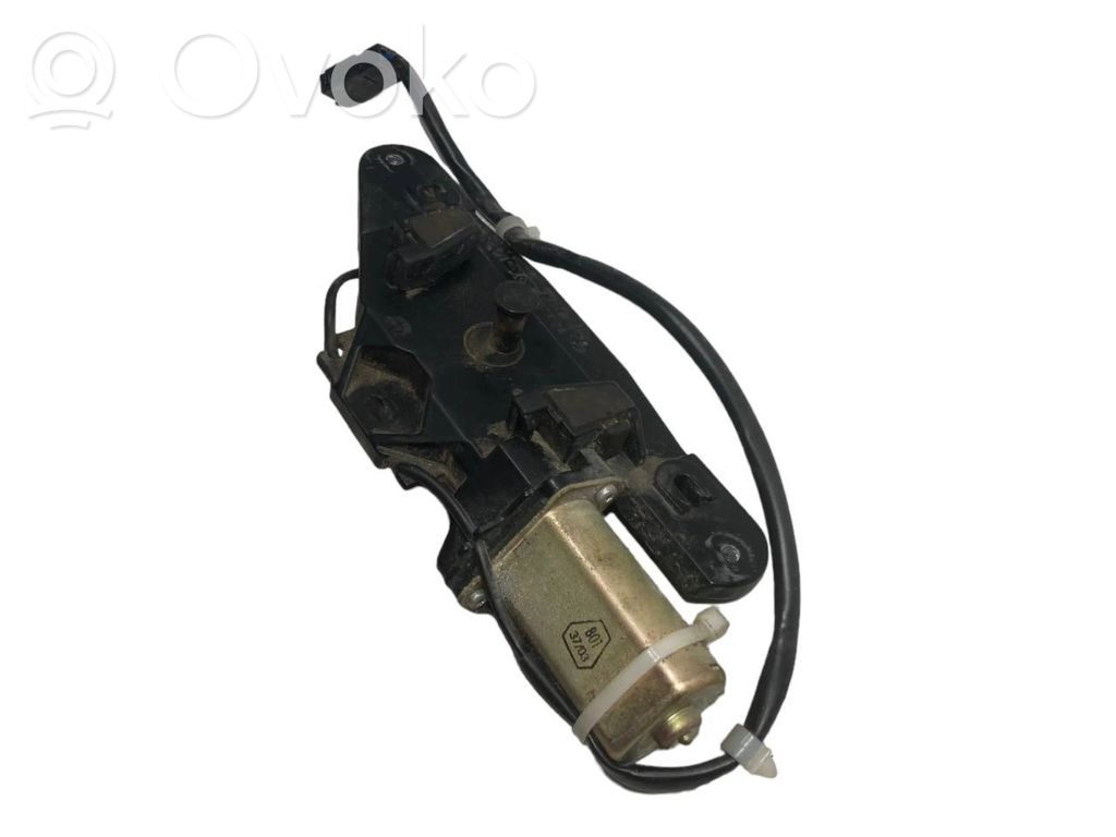 Aizmugurējā pārsega pievilcējs