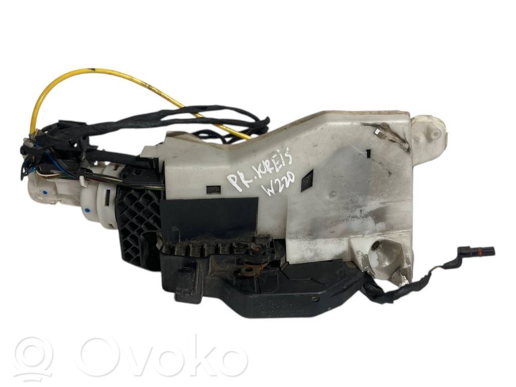 Priekšpusē slēdzene