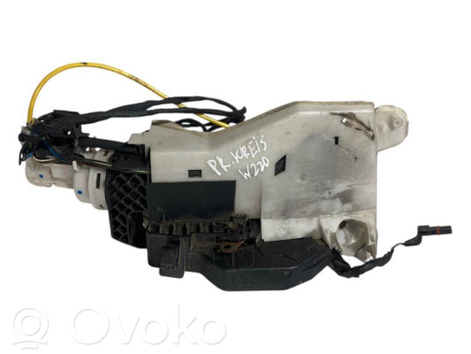 Priekšpusē slēdzene