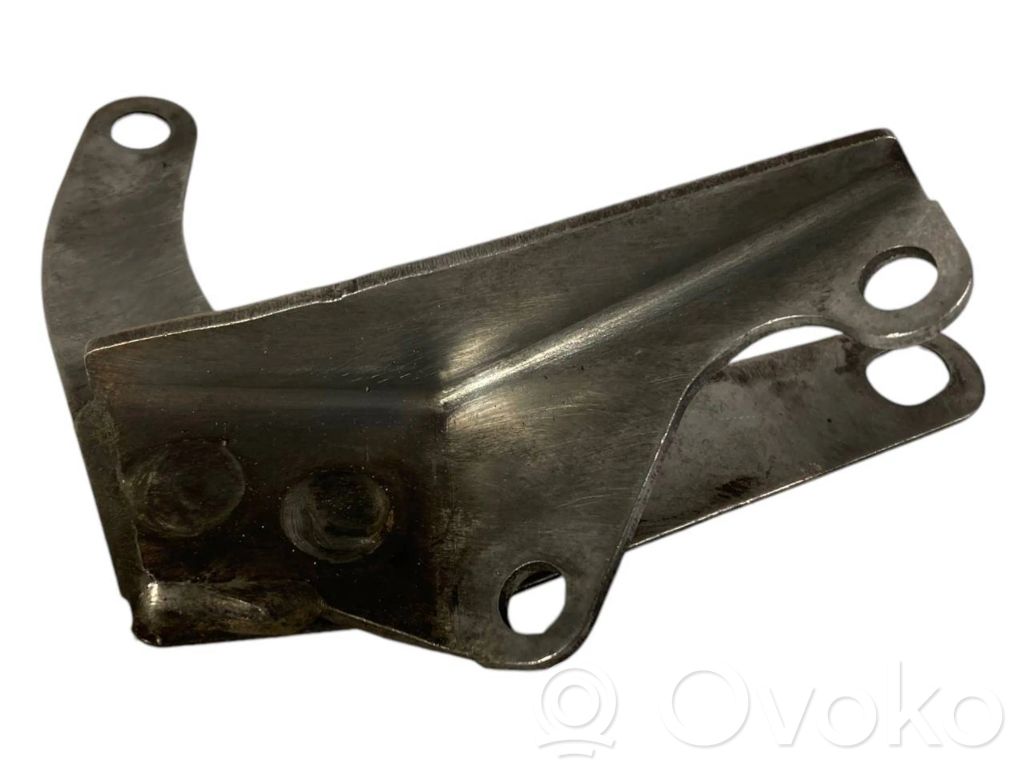 Cita veida dzinēja nodalījuma detaļa