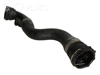 Caurulīte (-es) / šļūtene (-es)