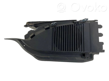 Skaļrunis (-i) aizmugurējā palodzē