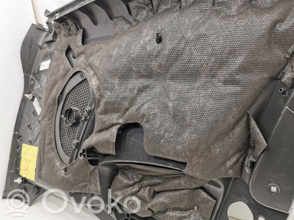 Apšuvums aizmugurējām durvīm