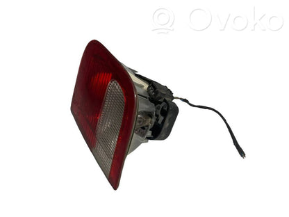 Aizmugurējais lukturis pārsegā