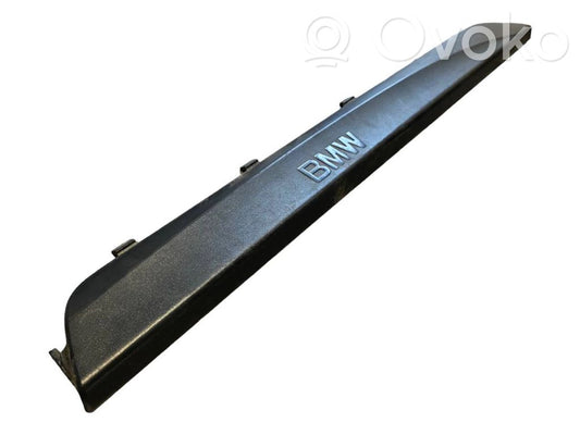 Priekšējā sliekšņa dekoratīvā apdare (iekšējā)