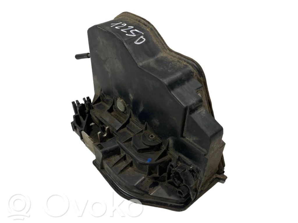 Aizmugurē slēdzene