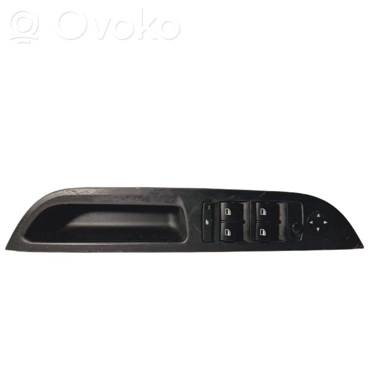 Декоративная накладка на передний переключатель стеклоподъемника