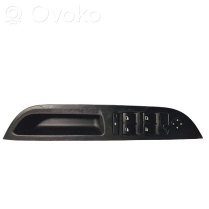 Декоративная накладка на передний переключатель стеклоподъемника