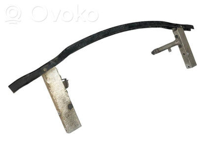 Priekšpusē bampera sija / balka