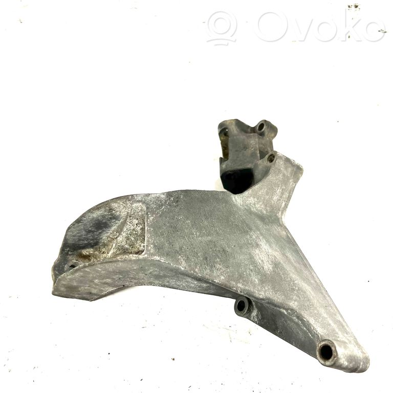 Dzinēja nostiprināšanas stiprinājums-kronšteins