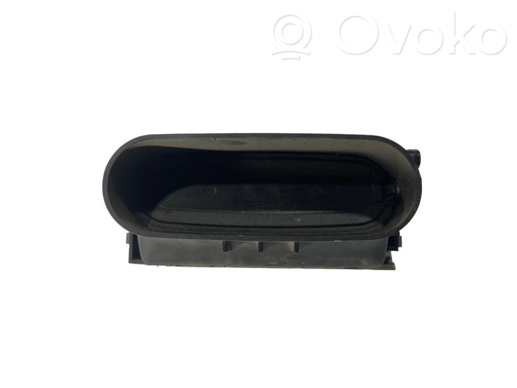 Задняя воздухо-вентиляционная решетка