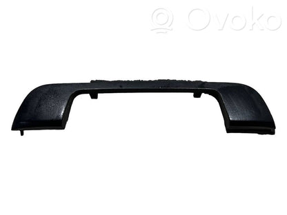 Priekšpusē durvju roktura vāciņš